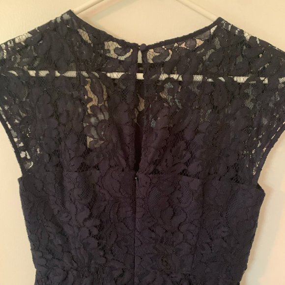 Sleeveless Lace midi length dress by Banana Replublic - Picture 5 of 6